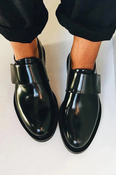 IRIS | Elegant glossy loafers with a strap for impeccable style