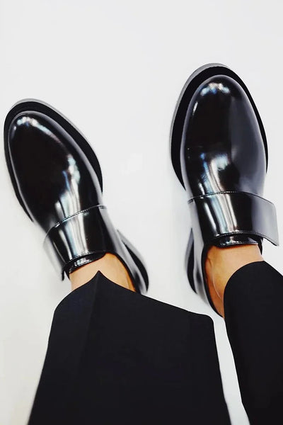 IRIS | Elegant glossy loafers with a strap for impeccable style