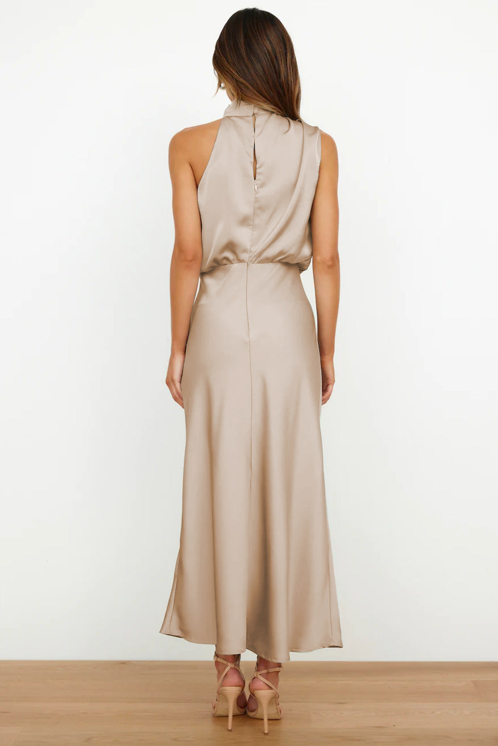 Valeria™ | Long Dress with Halter Neck