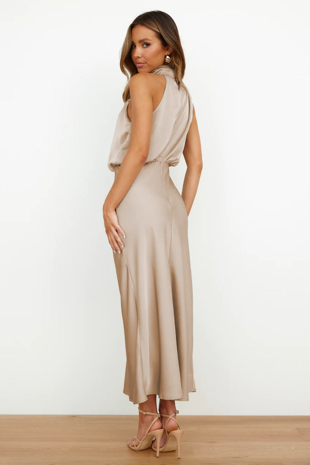 Valeria™ | Long Dress with Halter Neck